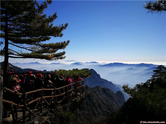 快來吸一口黃山的仙氣，感受它萬變的美