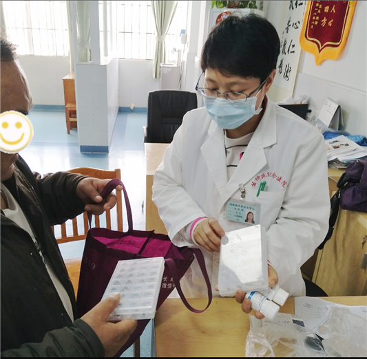 伍仲珮醫生吳廷娟：不僅會開藥，還會配藥