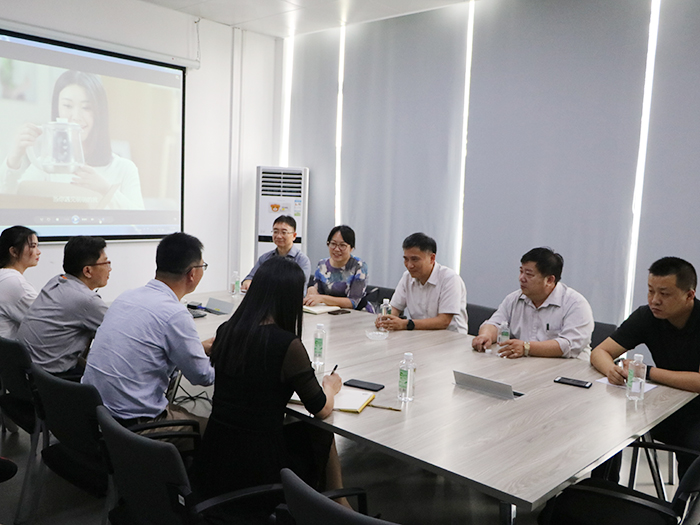列海堅走訪企業：政府要提供個性化服務