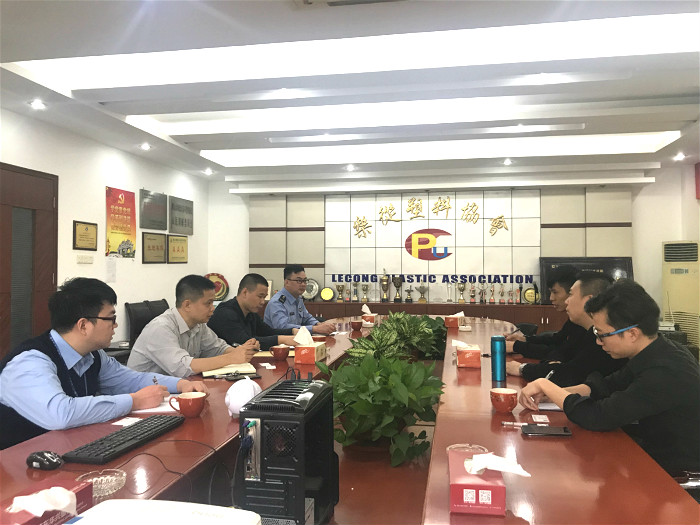 樂從：區(qū)局掃黑辦到樂從塑料協(xié)會開展調(diào)研