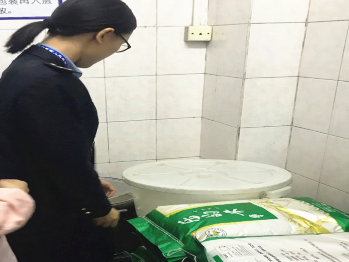 樂從：散裝食品沒“生日”，商家被整改
