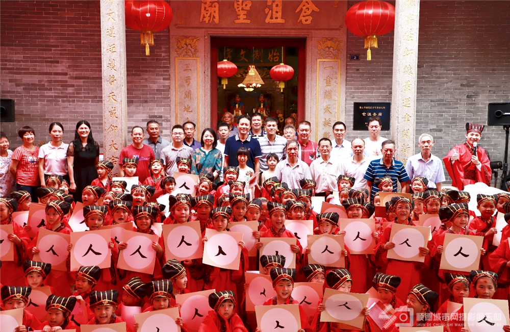 壹周美圖：正衣冠，拜師長(zhǎng)，學(xué)童開(kāi)筆禮