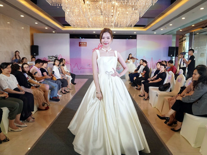 轉(zhuǎn)角遇到愛(ài)！快來(lái)周大福打卡繽紛婚禮區(qū)