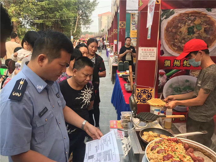 為鄉(xiāng)村文化節(jié)保駕護航，食品安全檢查一直在進行！