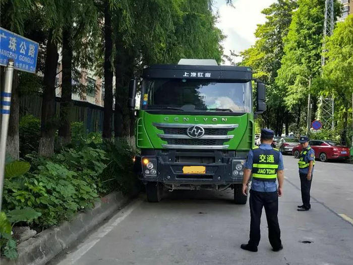 加足馬力！倫教開展道路超限超載執法行動