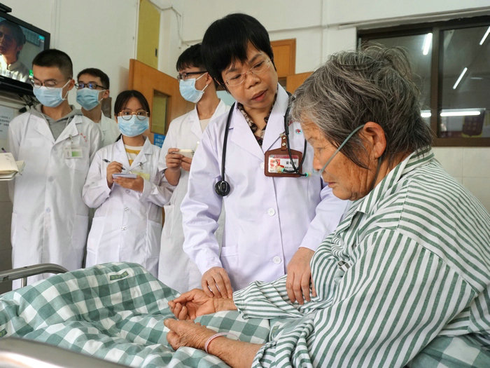 呼吸科再添力！中醫院引入專家霍敏琴