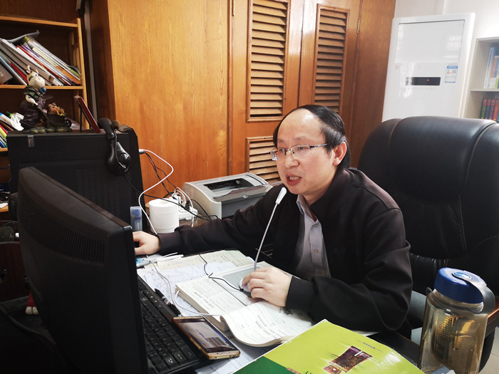 網課下的教師陳惠斌：要運用好線上教育