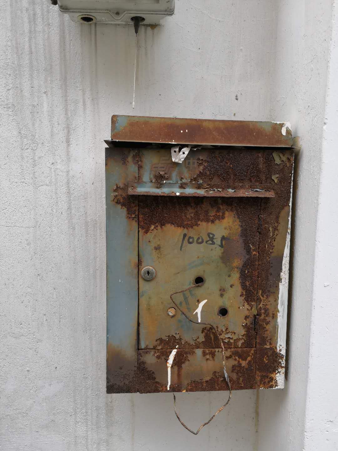 “我老了，那些信報箱也跟著老了……”