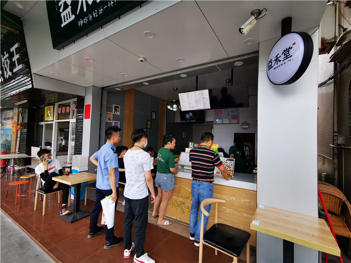 立查！樂(lè)從責(zé)令整改涉嫌商標(biāo)侵權(quán)奶茶店