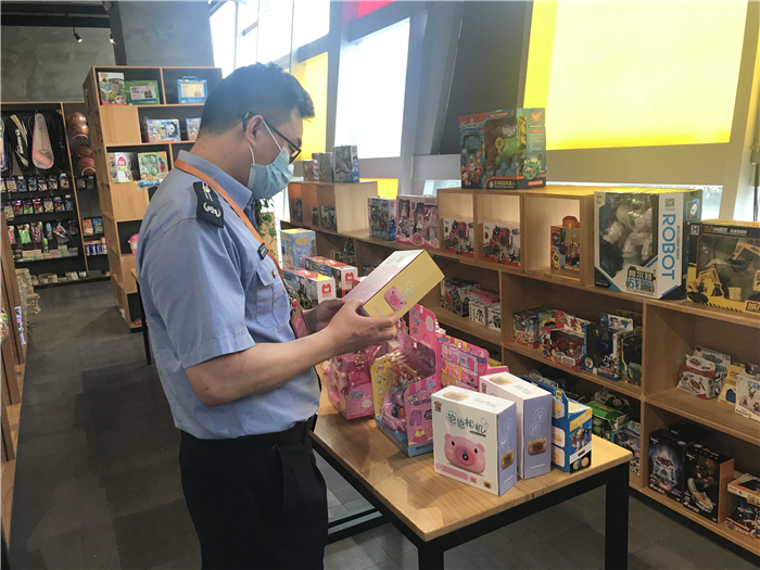 營造學(xué)生健康成長環(huán)境，樂從展開專項行動凈化文化市場