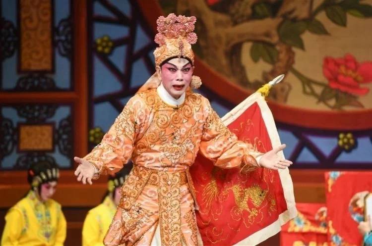 19歲離家出走，長大后竟成了粵劇名編劇！