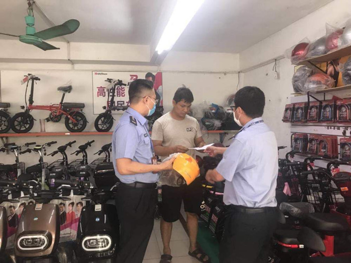 抓好“頭”等大事，加強頭盔市場價格監管