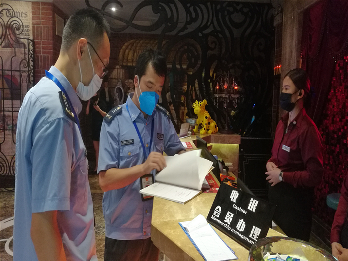 保障文化市場安全，樂從對娛樂場所進行夜間檢查