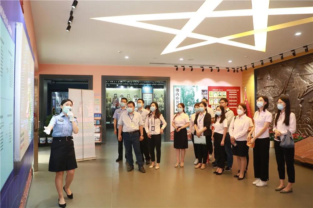 這一天，他們與佛山警察聊聊古今