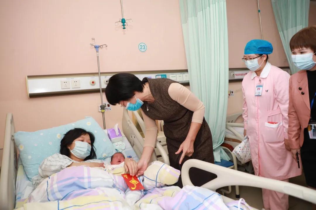 朱藝婷到南醫(yī)大順德醫(yī)院慰問醫(yī)務(wù)工作者