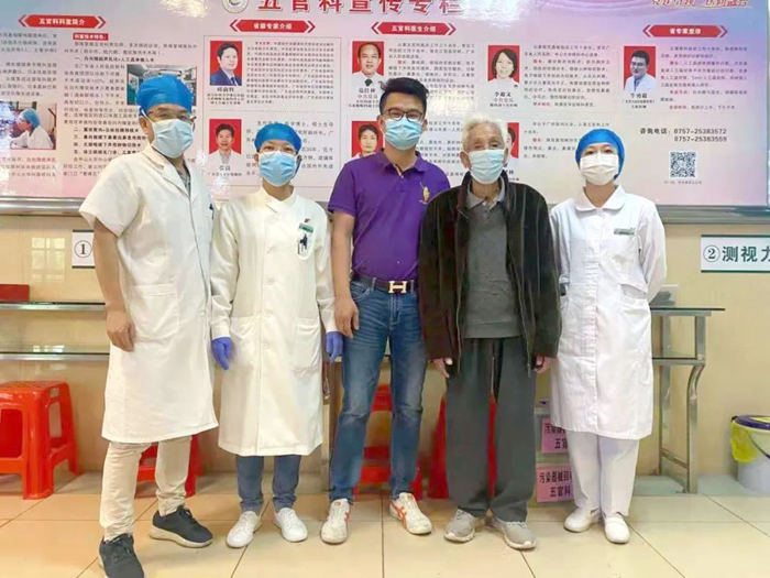 九旬老人贈錦旗，點贊醫院“光明天使”