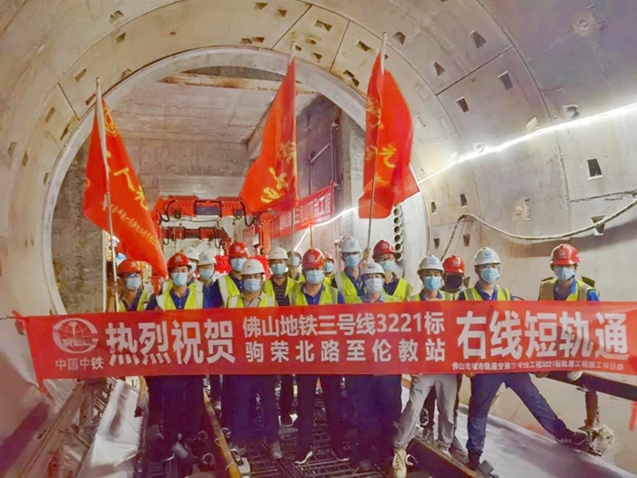 新進展！佛山地鐵三號線首通段鋪軌任務過半