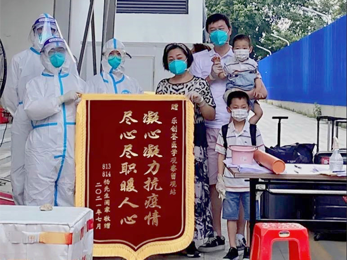 盡心盡職暖人心，隔離病毒，不隔離愛！
