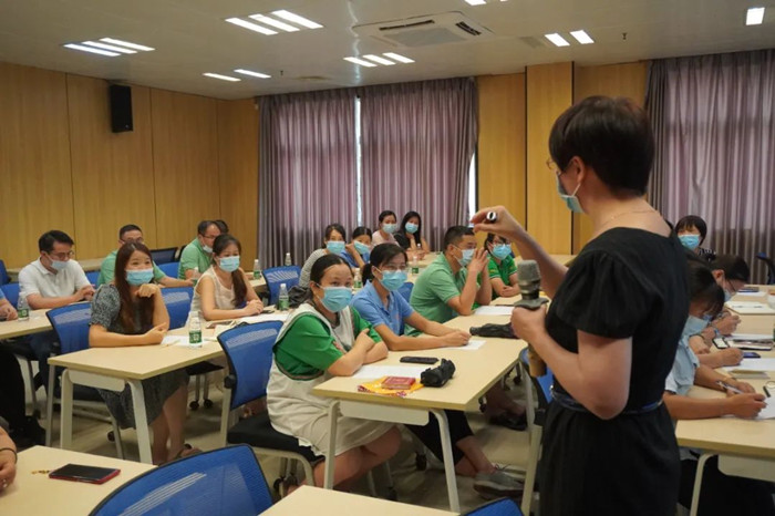 送課進企業(yè)！新容奇醫(yī)院專家宣講肥胖知識