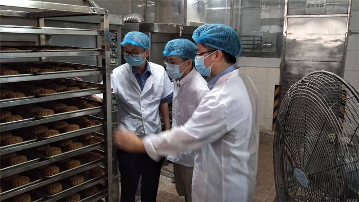 安全“不打烊”，容桂檢查月餅生產企業