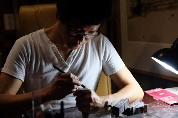 父親離世，他來到大良，向書藝夢想刻苦前行！