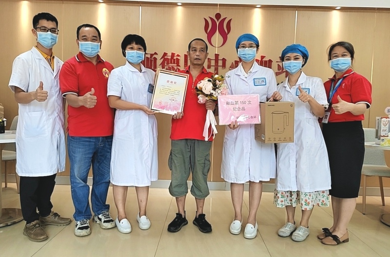 真的勇士！17年，他“擼袖”150次