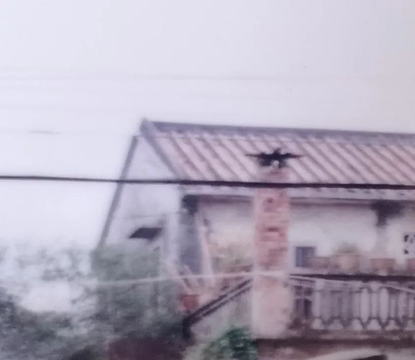 均安曾經有一個煙囪，頂上架著座飛機