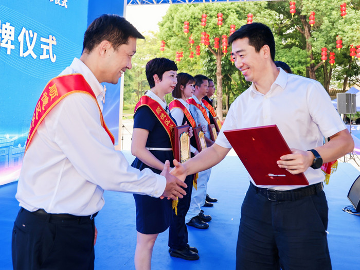 企業：建最溫暖的家 職工：做最閃亮的星