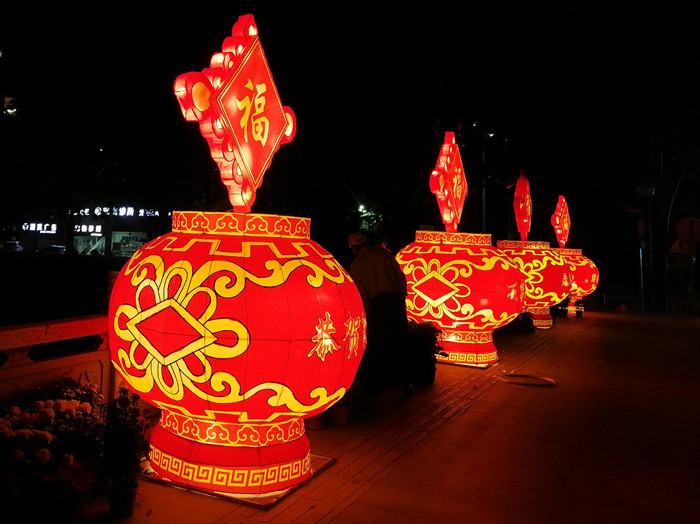 花燈亮，年味濃！