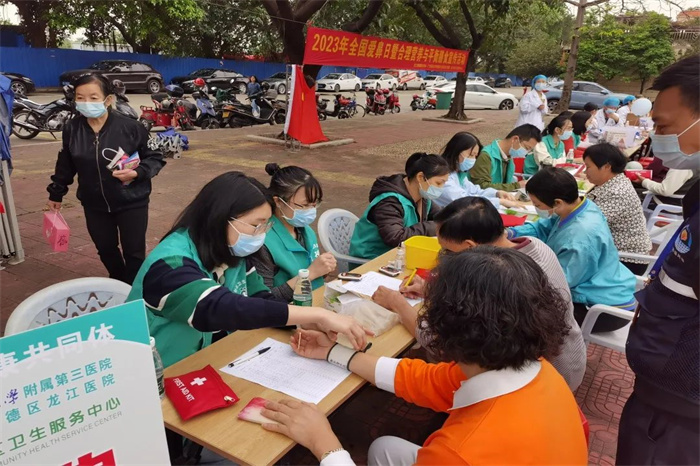 龍江醫(yī)院特聘專家下沉社區(qū)，惠及群眾300余人次！