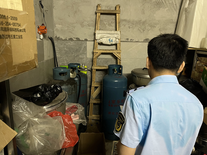 迎戰(zhàn)高溫“烤”驗，“汗”衛(wèi)特種設備安全