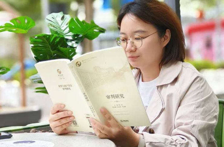 凝聚“她”力量|強專業守原則，她用滿腔熱情書寫法務人的燦爛篇