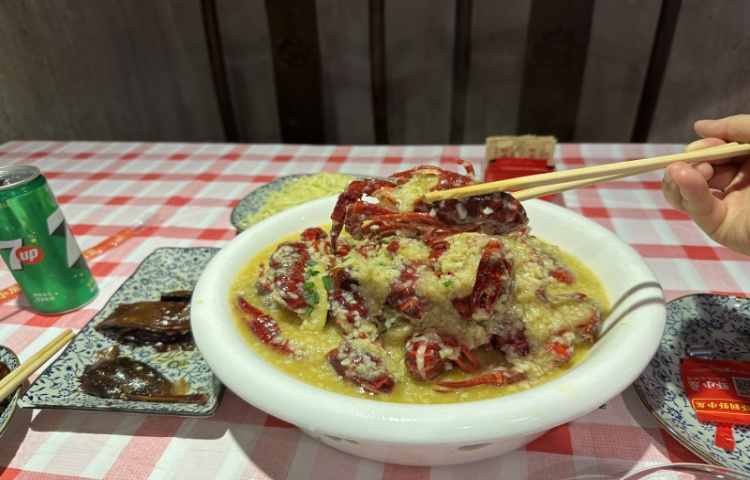 “夜宵頂流”小龍蝦，清理到位更美味