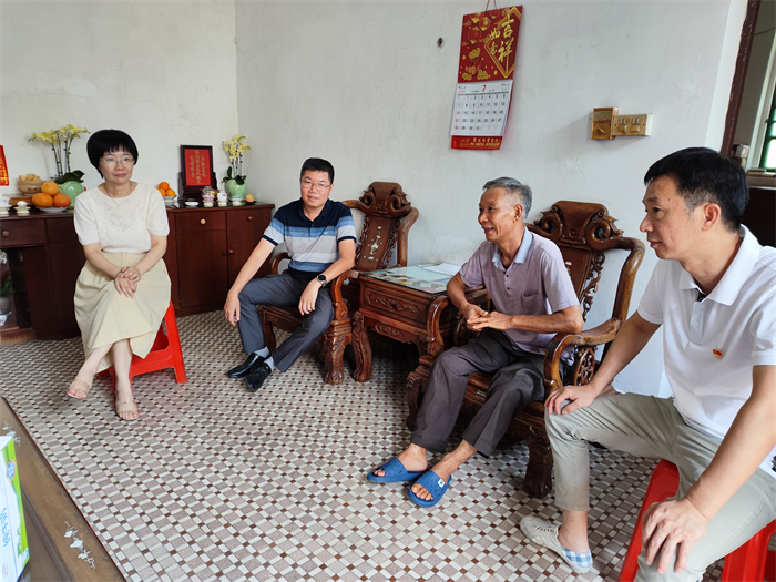 八一送暖| 陳村情暖退役老兵，濃濃關(guān)懷暖人心！
