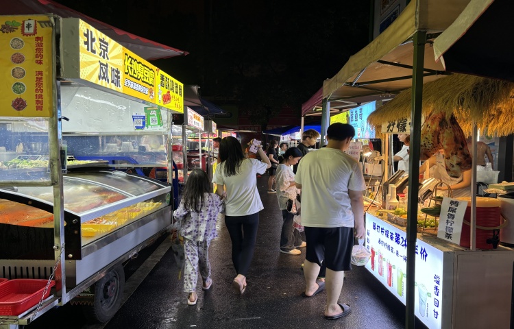 在大良近良市場夜市，品“隱入煙火”的人生百味