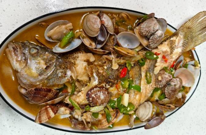 鱸魚碰上花甲，碰撞出一道神仙美食