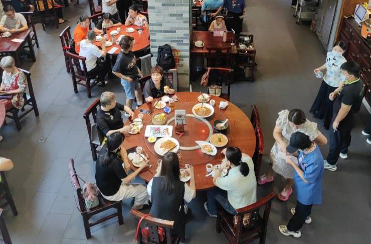 節(jié)日聚餐，你更喜歡在家做還是出去吃？