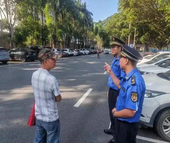 大良街頭這一抹“藍”，硬核守護國慶安全