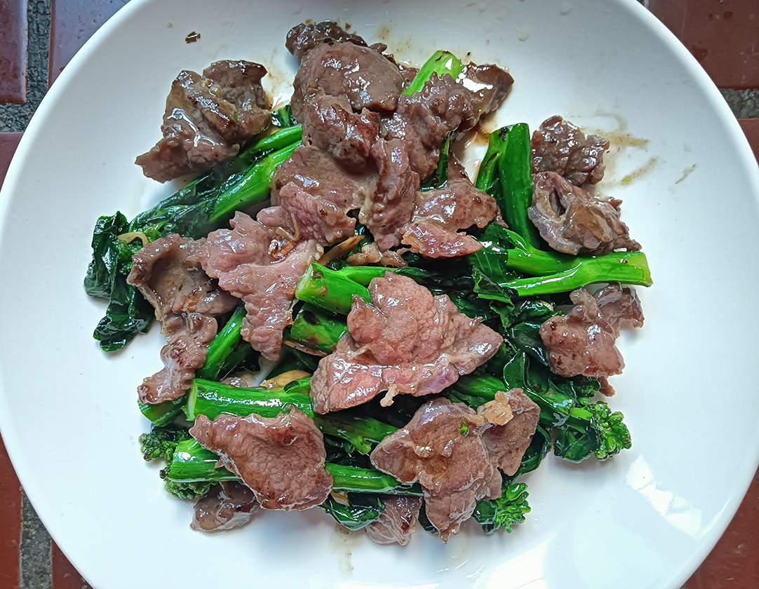 簡(jiǎn)單又下飯的芥蘭苗炒牛肉，味道超贊！