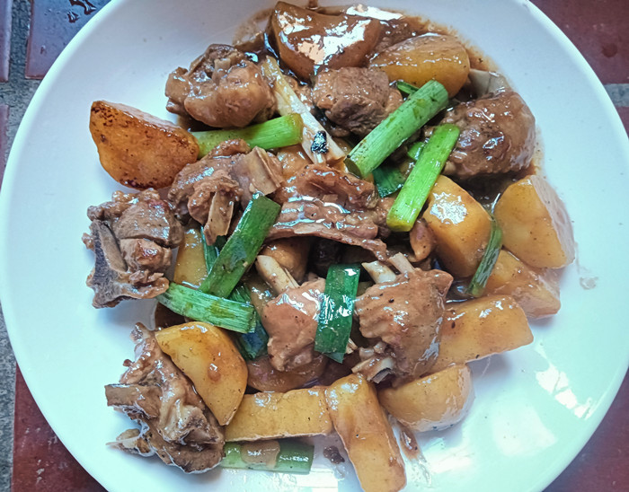 薯仔燜鴨，醬香入味，巨下飯！