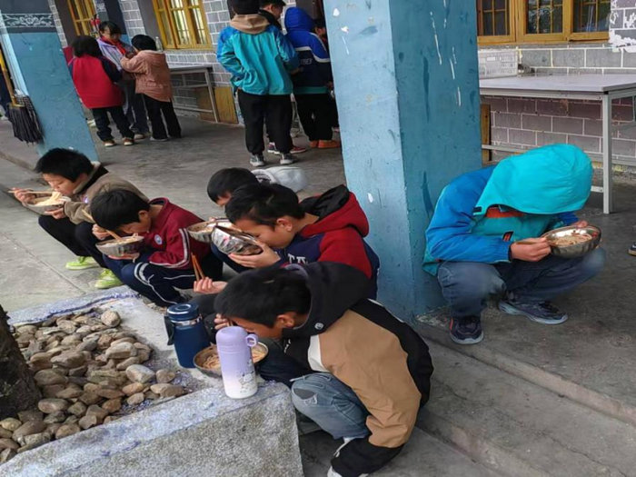 學費全額資助貴州輝巖民族小學！快來報名吧！