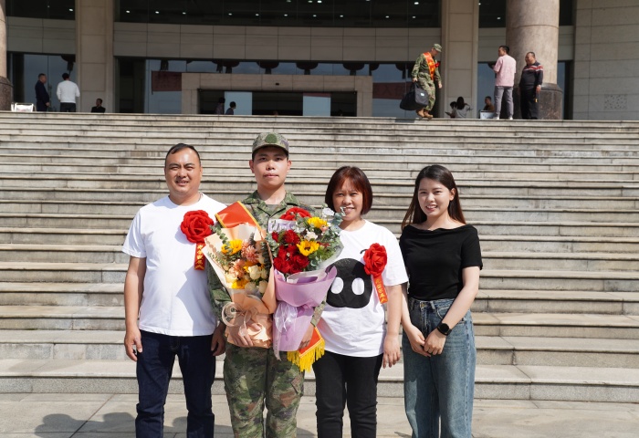 再見家鄉，奔赴軍營！杏壇舉行新兵歡送大會