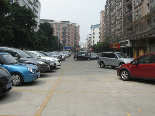一小區(qū)欲將停車場(chǎng)公益化　收錢做慈善