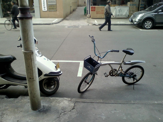 停車位沒有便民，車主差點與店主打起來