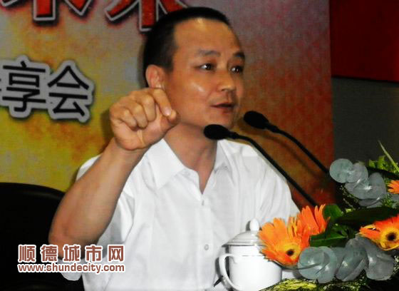 “金鳳凰”獎獲者巡回講，面對面交流