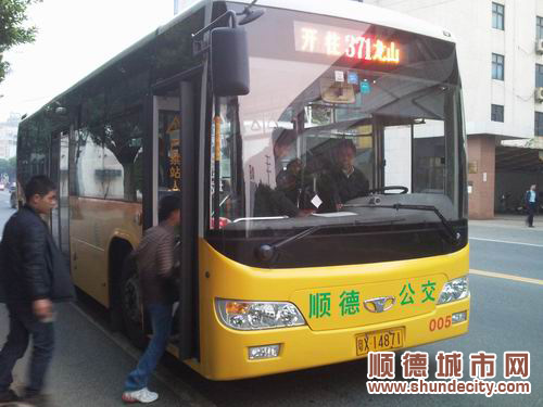 路面顛簸 371路車恢復原路線暫未定