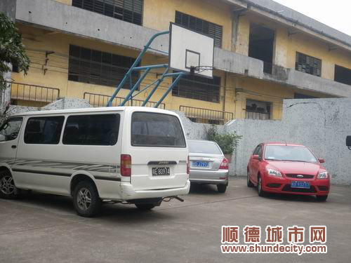 大良：小區(qū)停車場(chǎng)變身籃球場(chǎng)