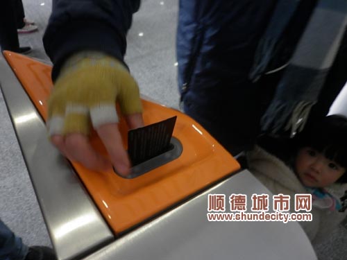 檢票機械操作實現全自動