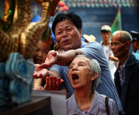 順德端午：龍舟水洗臉辟邪