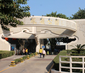 嶄新的鳳嶺公園門樓